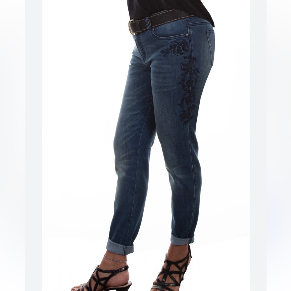WHITE HOUSE BLACK MARKET BLACK FLORAL EMBROIDERED APPLIQUÉ ANKLE JEANS SIZE 20W